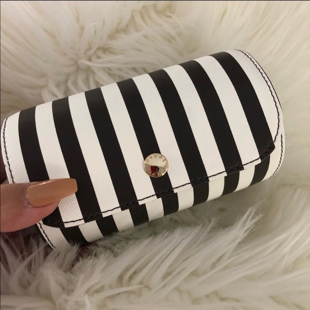 ISO ***ISO** ISO PLEASE HELP ME FIND!